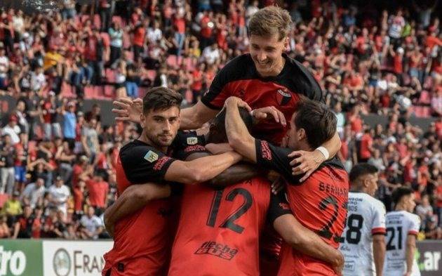 Colón ganó y salió de la zona de descenso