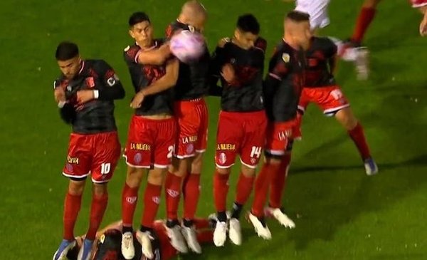 Huracán no pasó del empate y sigue bajo amenaza