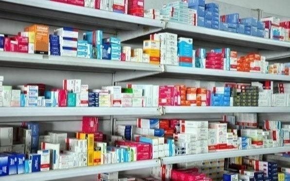 Las farmacias platenses afirman que están al borde de un colapso funcional