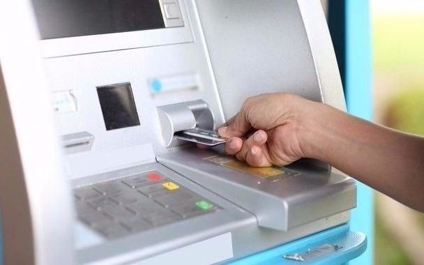 Feriado de bancos y de vencimientos, pero con cajeros y “billeteras”
