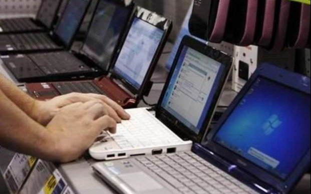 Internos de una cárcel de La Plata repararon computadoras y las donaron
