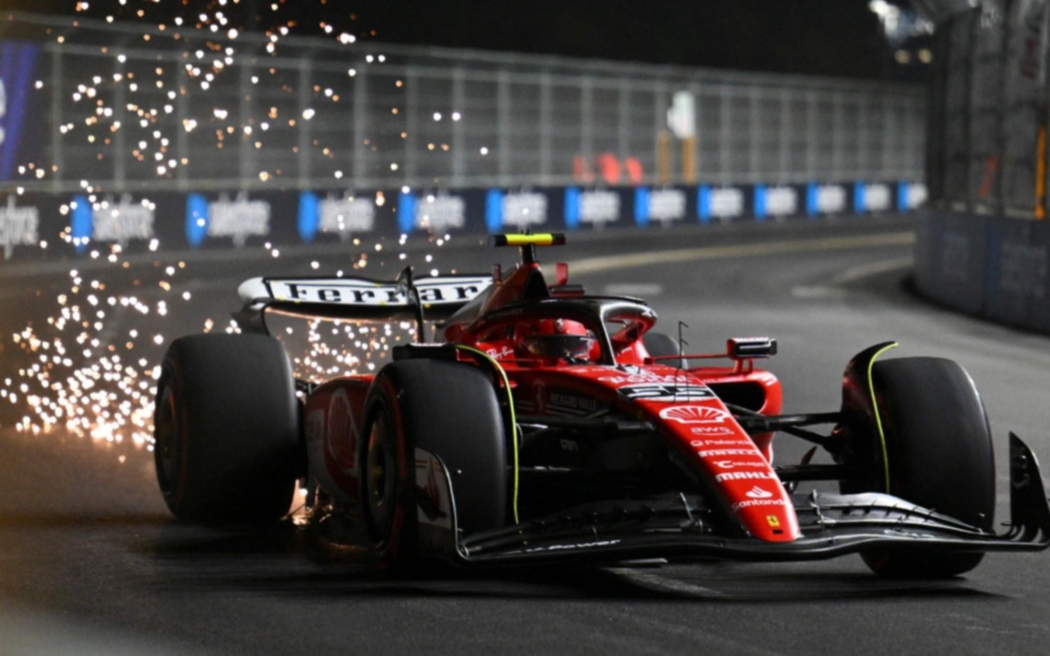 Inusual accidente de Sainz y Leclerc voló en la pista