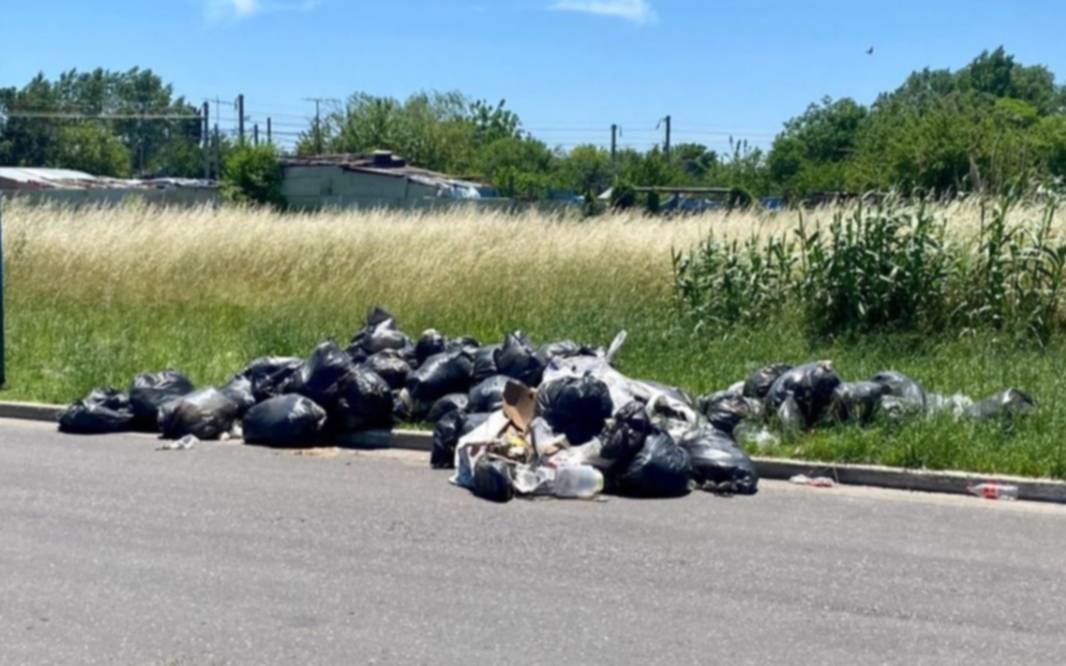 Reclamo en Villa Castells por vuelco de residuos