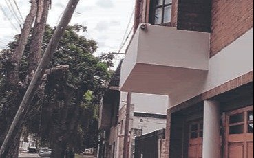 Poste caído en la zona de Meridiano V