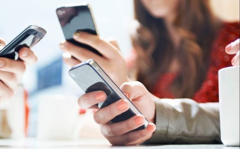 Nueva Zelanda ya prohíbe el uso del celular en la escuela