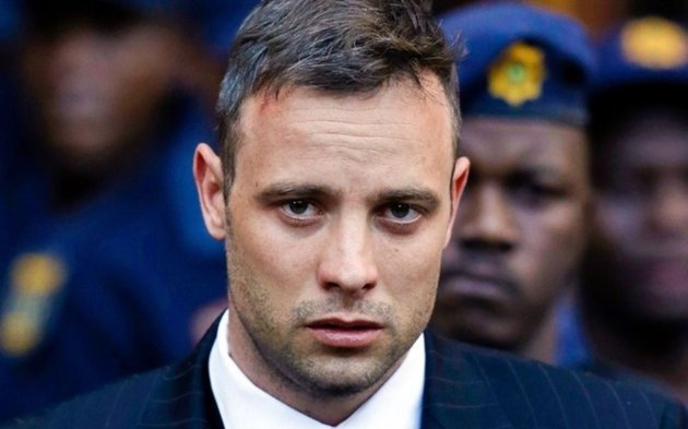 Pistorius dejó la prisión bajo libertad condicional