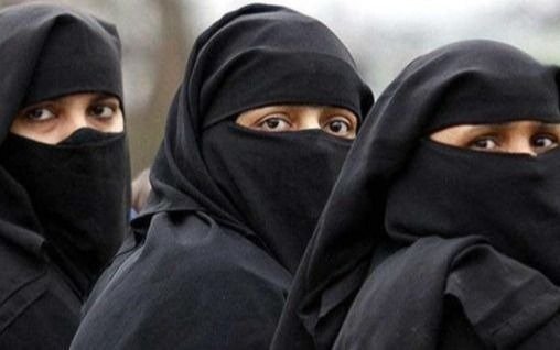 Castigan con 74 latigazos a una mujer iraní por no llevar el velo islámico