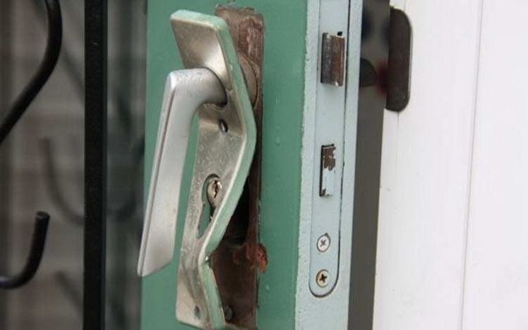 Ausente de su hogar un mes, perdió una fortuna