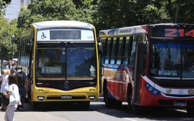 Paro general: habrá colectivos hasta las 19 y los bancos atenderán hasta las 12