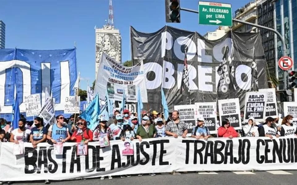 Anuncian la baja de más de 27 mil planes sociales