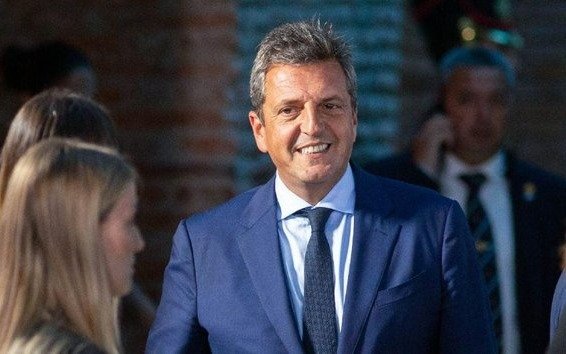 Intendentes massistas respaldan el paro general