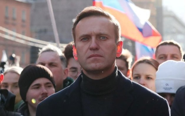 Desesperado pedido de la madre de Navalny a Putin