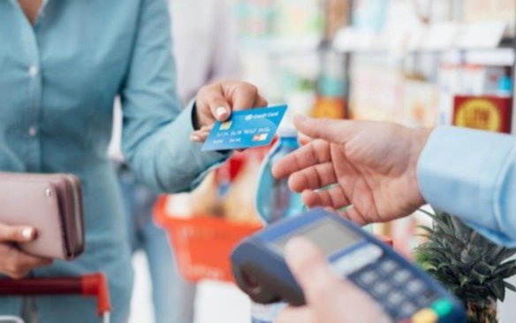 Cuota Simple: suman calzado escolar y útiles importados
