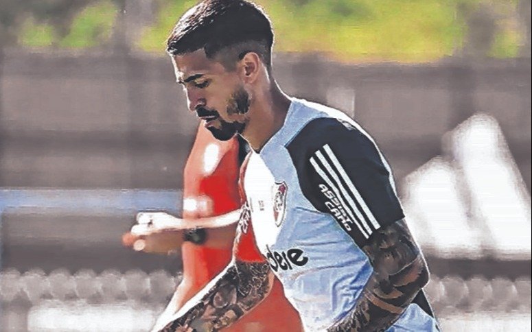 Demichelis recupera a Lanzini y Simón