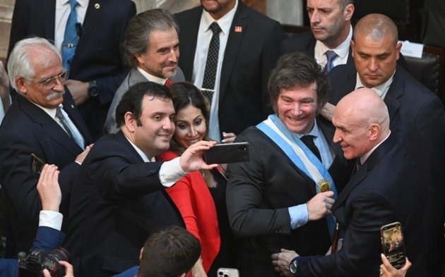 El llamado de mayo, lejos de las urgencias y los reclamos que desvelan a Kicillof