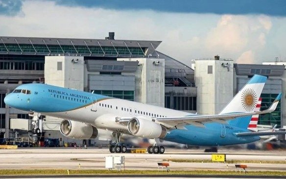 La flota aérea presidencial iría a las FF. AA.