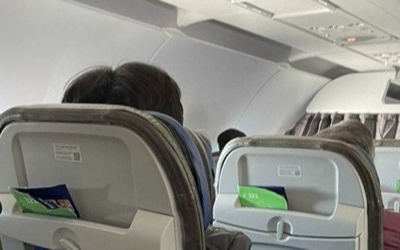 Un avión voló mientras sus dos pilotos dormían