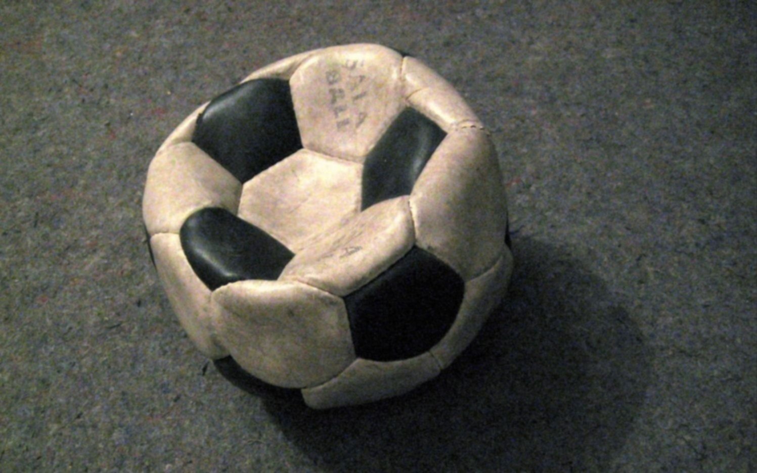 Siguen sueltos los barras que llenan de violencia al fútbol