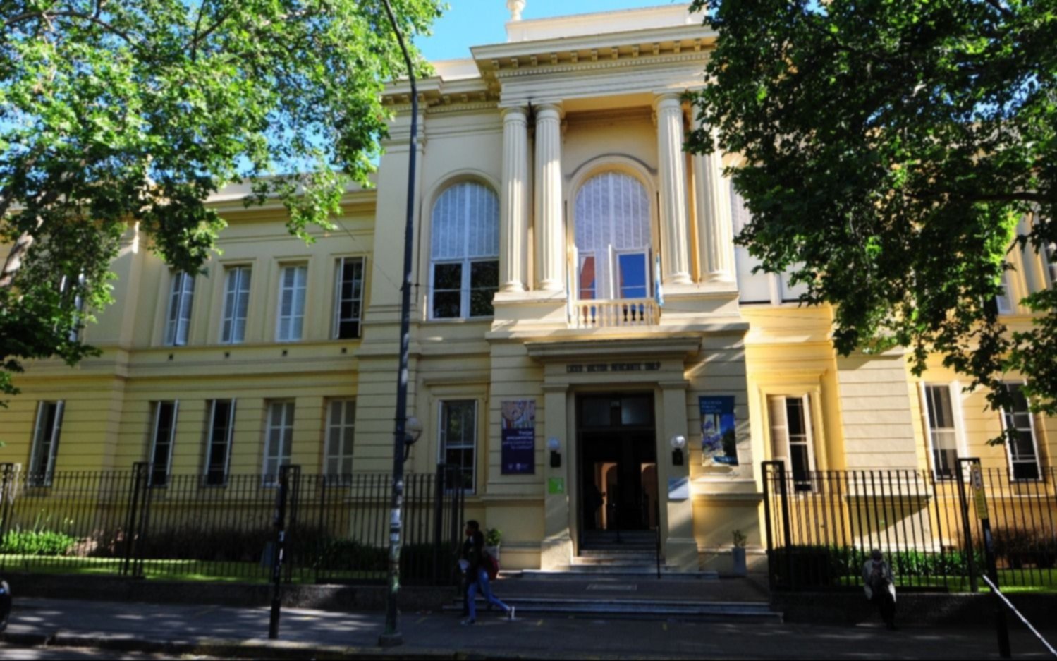 Abrazo al Liceo por la educación pública