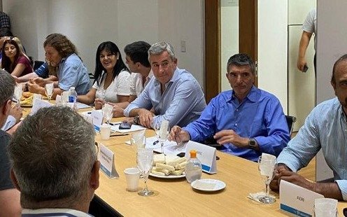 Más gremios presionan para que la Provincia convoque a paritarias