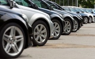 Advierten por irregularidades en la compra de vehículos