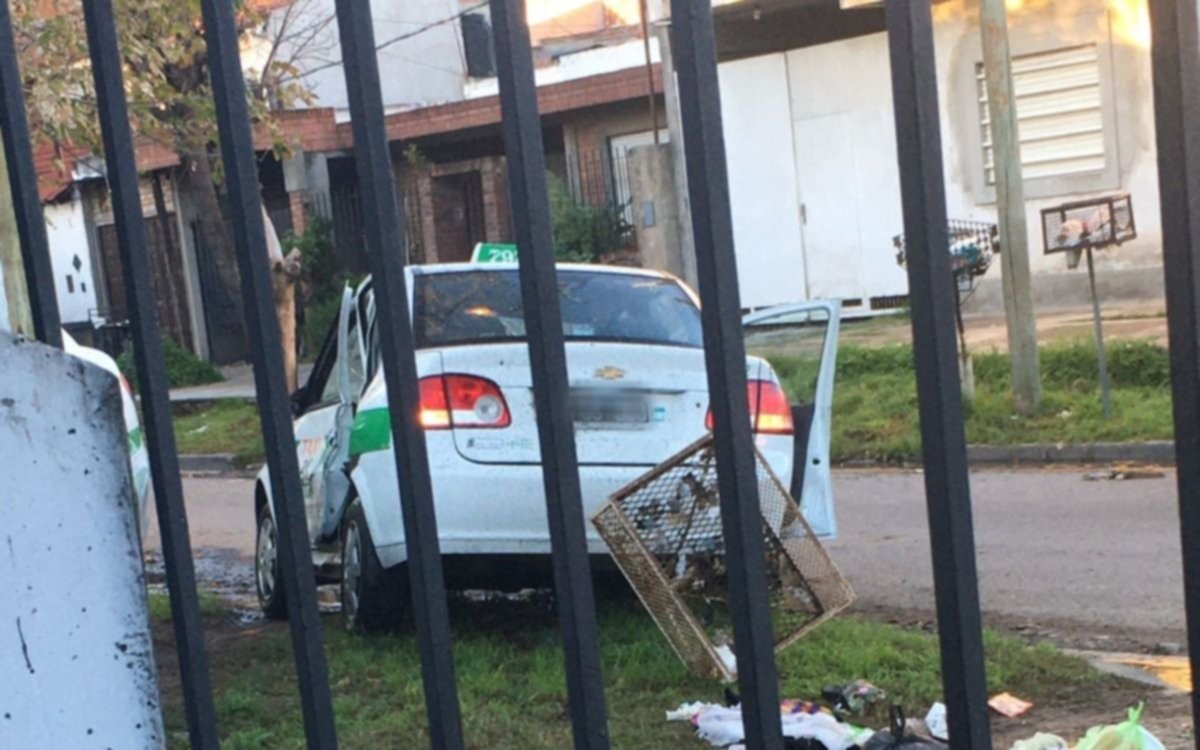 Un taxista se infartó por un robo y quedó internado