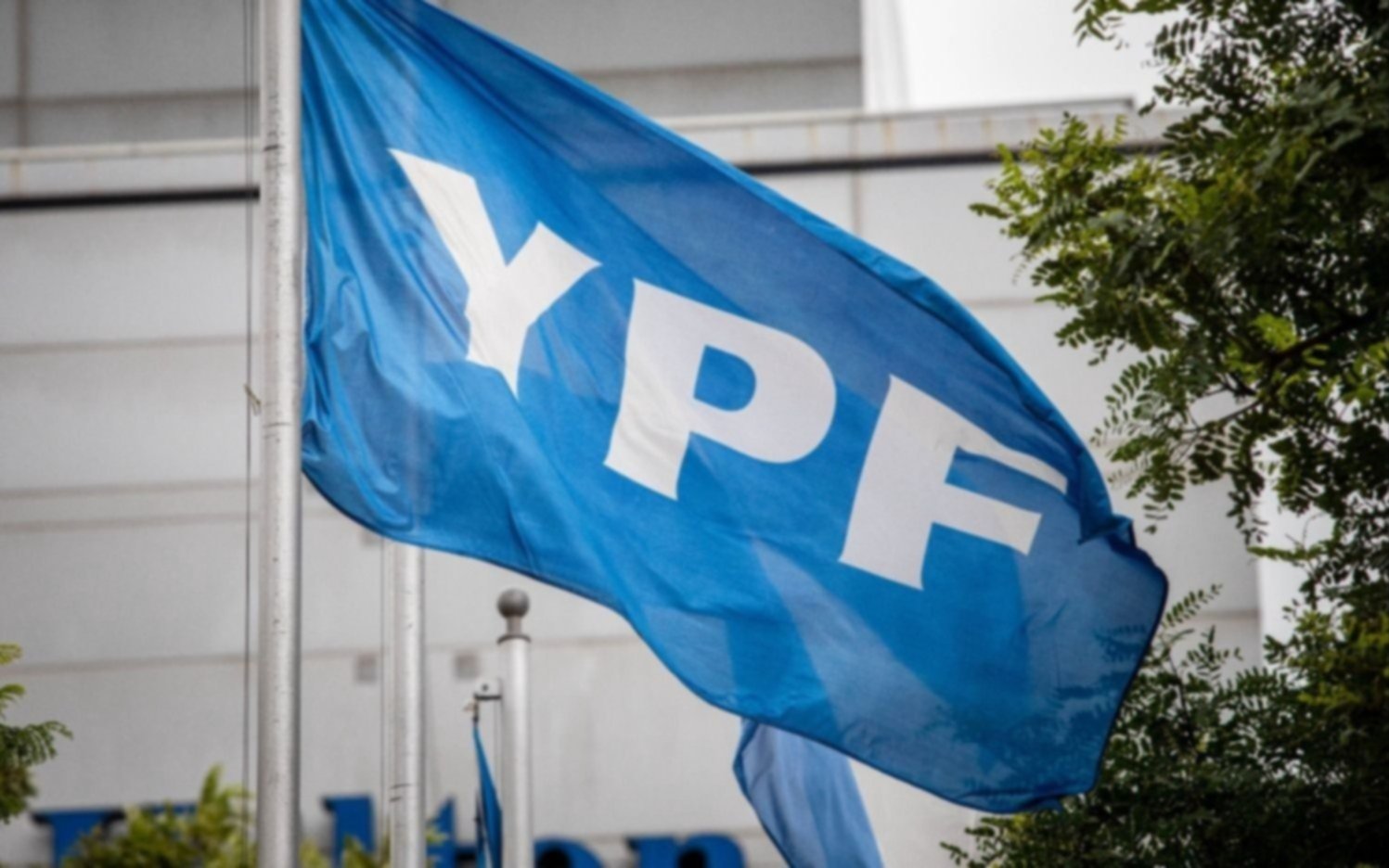 Enojo por aumento salarial en YPF
