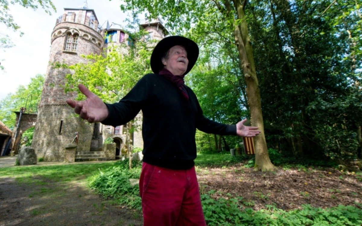 El Señor Gregorio construyó un castillo en su jardín