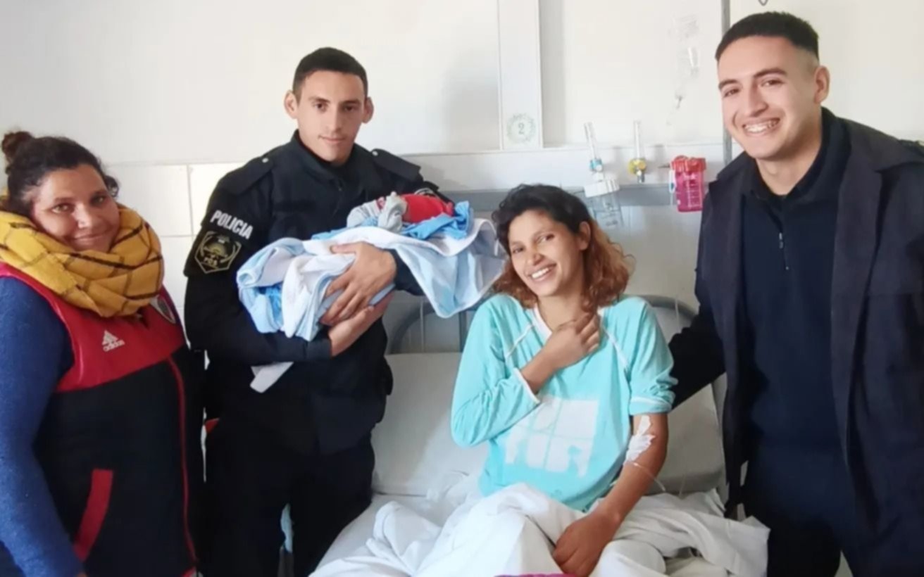 Dos efectivos policiales, en “Modo Héroes”: ayudaron a un bebé a llegar al mundo