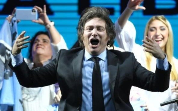 Milei presenta su libro y cantará