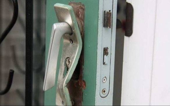Intrusos en la casa de una contadora en Arturo Seguí