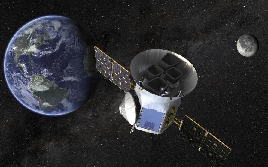 Construyen el primer satélite de madera del mundo