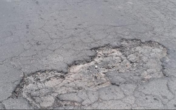 Piden la reparación de la calle en 62 y 148