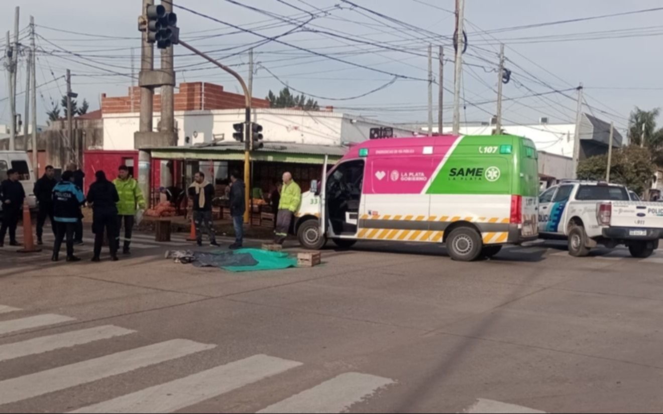 Una jubilada murió al ser embestida por un camión