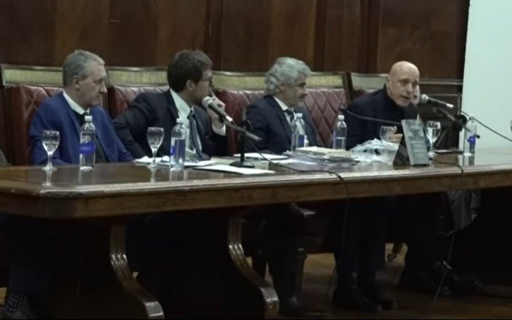Pagni presentó el libro donde explican que Alfonsín no podía perseguir a los militares toda la vida