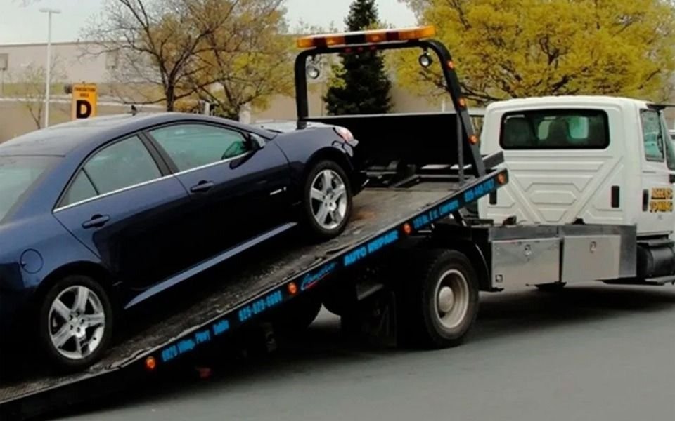 Seguros de autos mantienen el servicio de grúas
