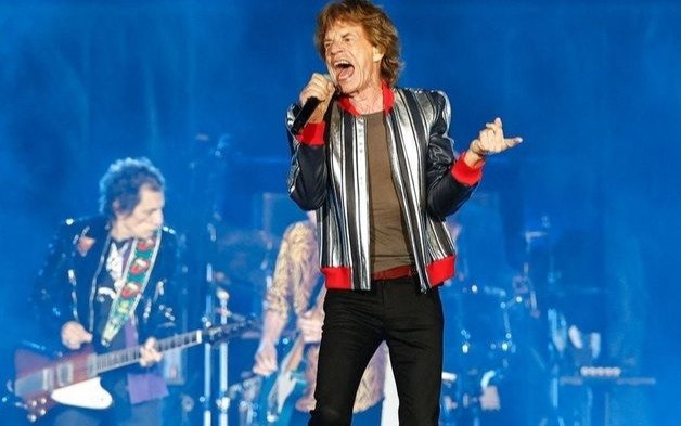 Quién es el diseñador argentino reclutado por los Stones para sus flyers
