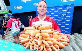 El comilón de hot dogs que se bandeó con la carne vegetal