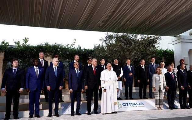 Abrazos y roces en la cumbre del G7