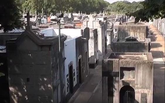 Impulsan regularización del Cementerio local