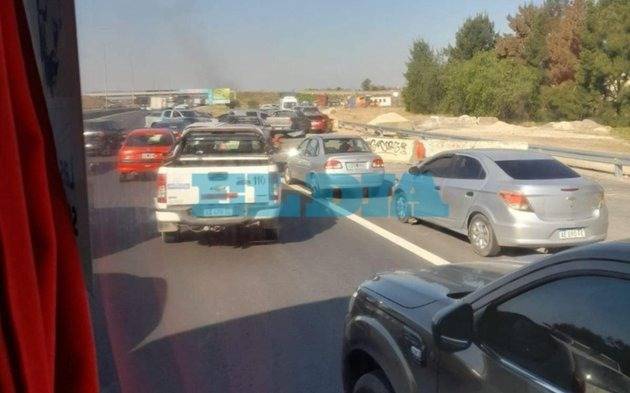 En esta ocasión, el piquete en la Autopista fue por un corte de luz en un barrio aledaño