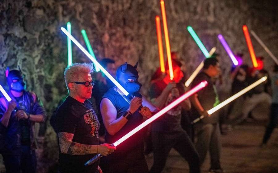 ¡Se hicieron la película!: van a una academia para aprender a usar sables láser, ¡como en Star Wars!