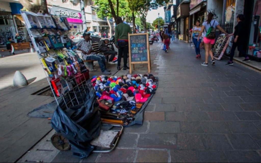 La venta ilegal se extiende en La Plata y hace perder hasta el 20% de las ventas