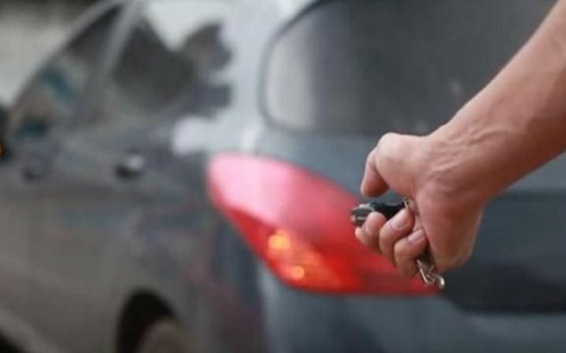 Le “hackean” el auto con un inhibidor y le roban hasta la jubilación de su mamá