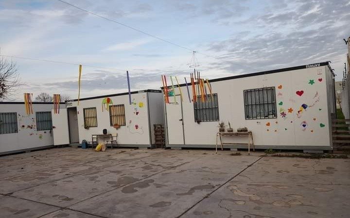 Problemas en un Jardín de Infantes que funciona en varios contenedores