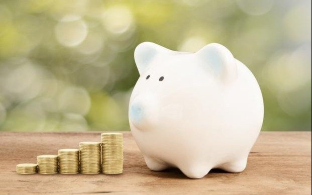 El 57% de los argentinos mete mano en sus ahorros para gastos mensuales