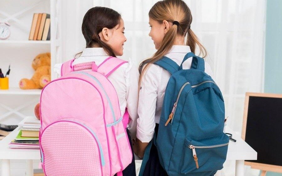 Un nuevo alerta médico sobre el sobrepeso de las mochilas escolares
