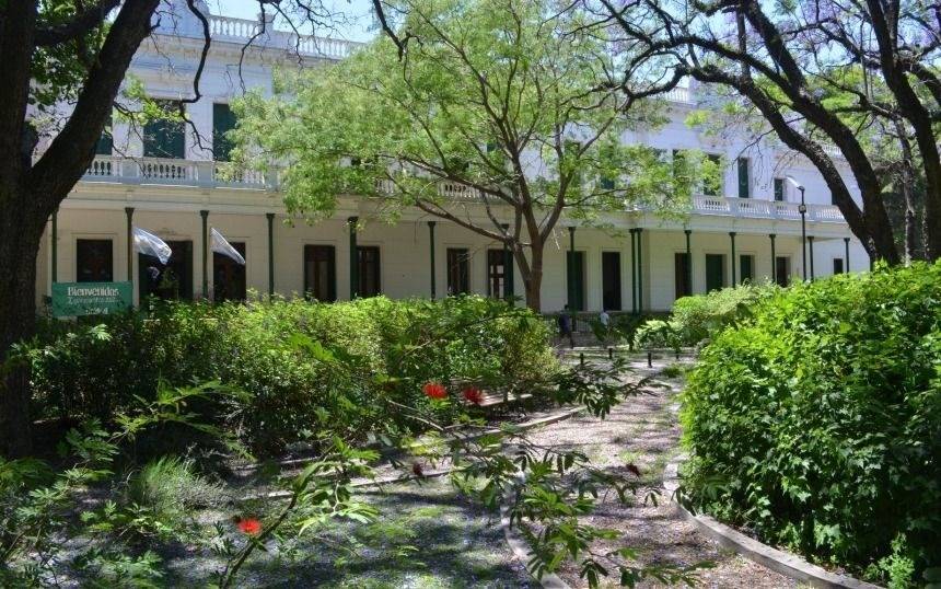 Eligen a una estudiante de ingeniería de la UNLP para viajar a El Salvador