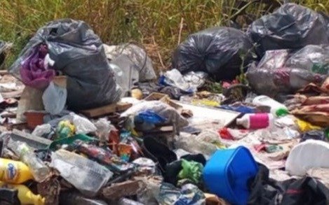 Sacan la basura por la madrugada porque rompen las bolsas y no se limpia