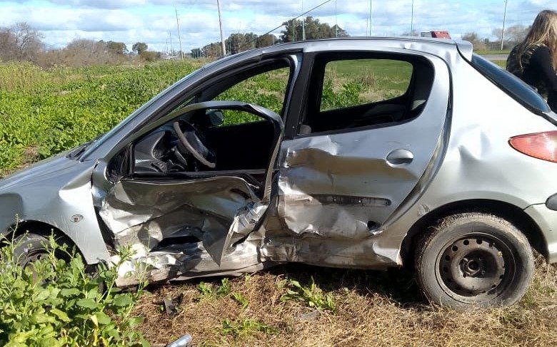 Fuerte accidente y milagro en el Camino a Punta Lara